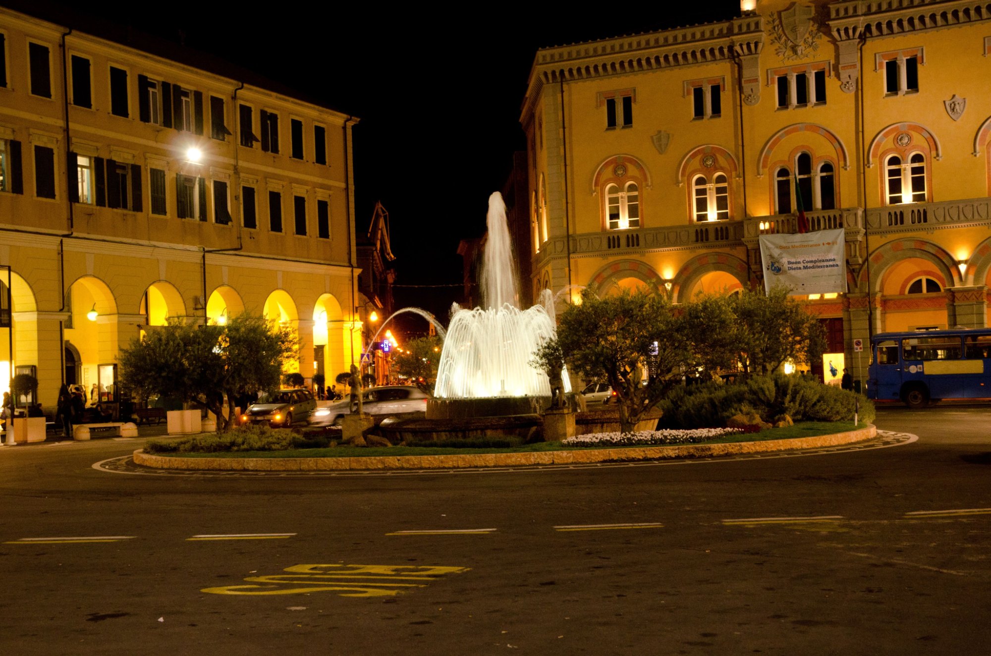 Imperia bei Nacht